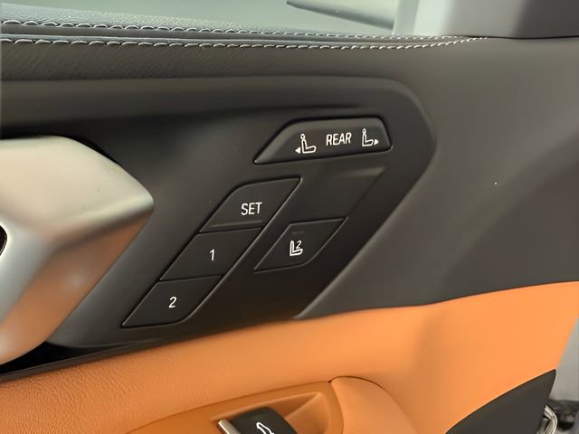 Used 2026 BMW X7 xDrive40i w/ Premium Package image 16