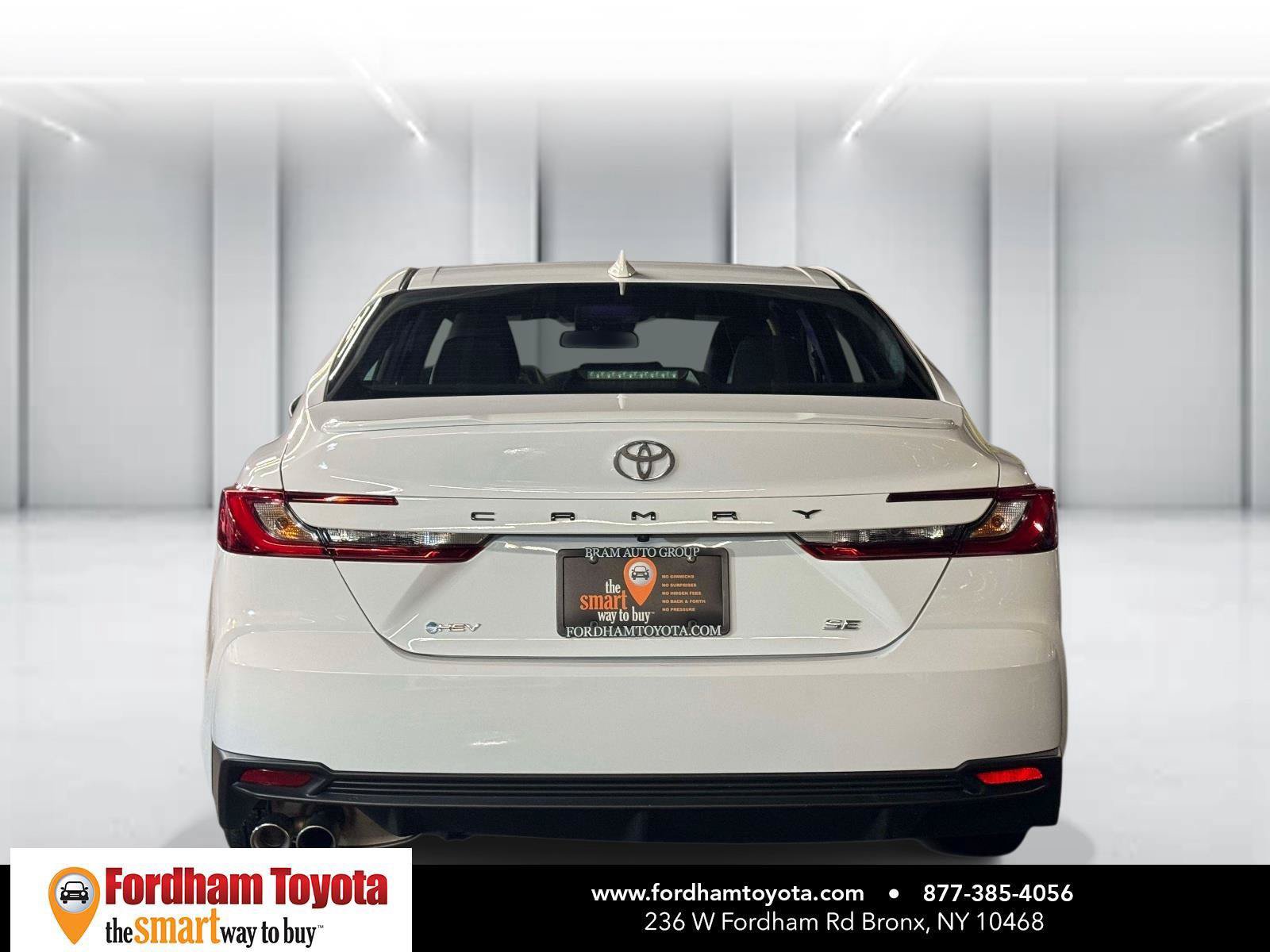 Used 2025 Toyota Camry SE FWD image 6