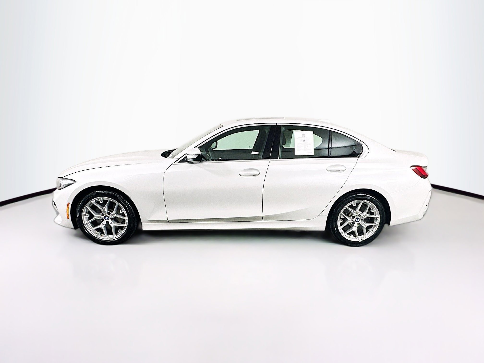 Used 2025 BMW 330i Sedan RWD image 4