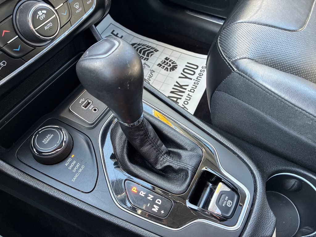 Used 2019 Jeep Cherokee Limited AWD/4WD image 37