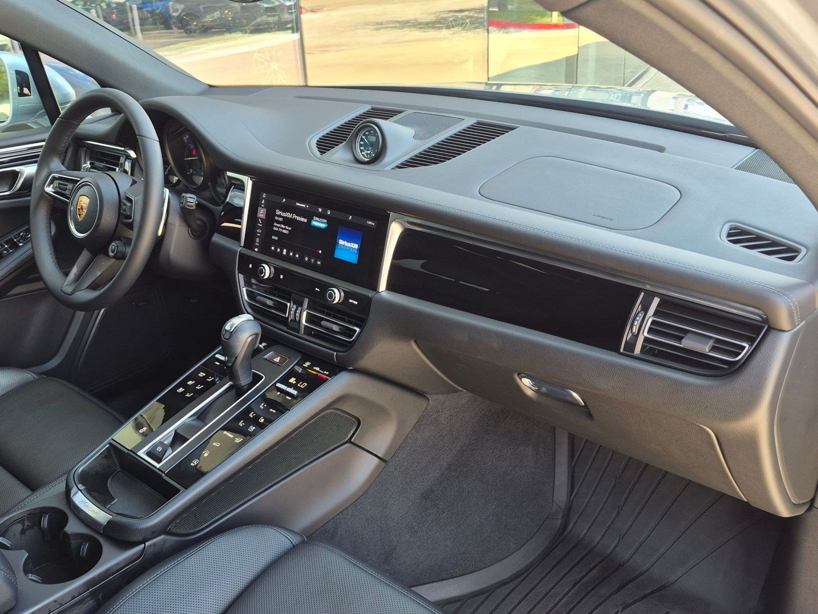 Certified 2026 Porsche Macan AWD/4WD image 26