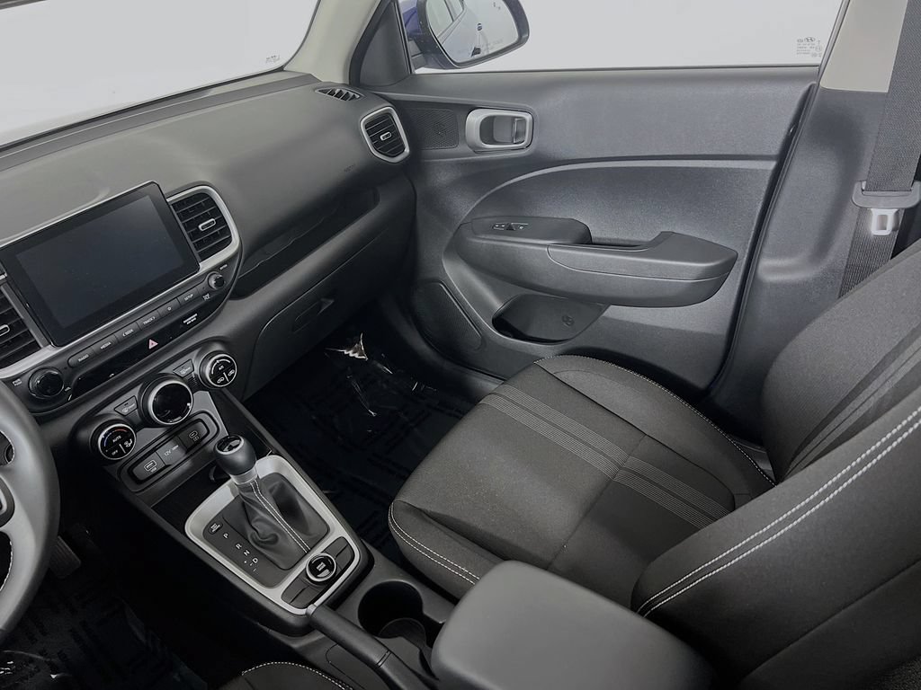 Certified 2025 Hyundai Venue SEL FWD image 21