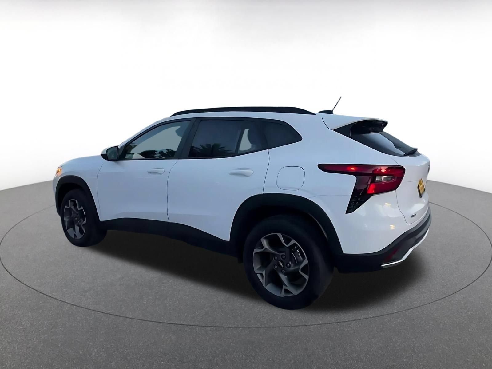 Used 2026 Chevrolet Trax LT FWD image 9