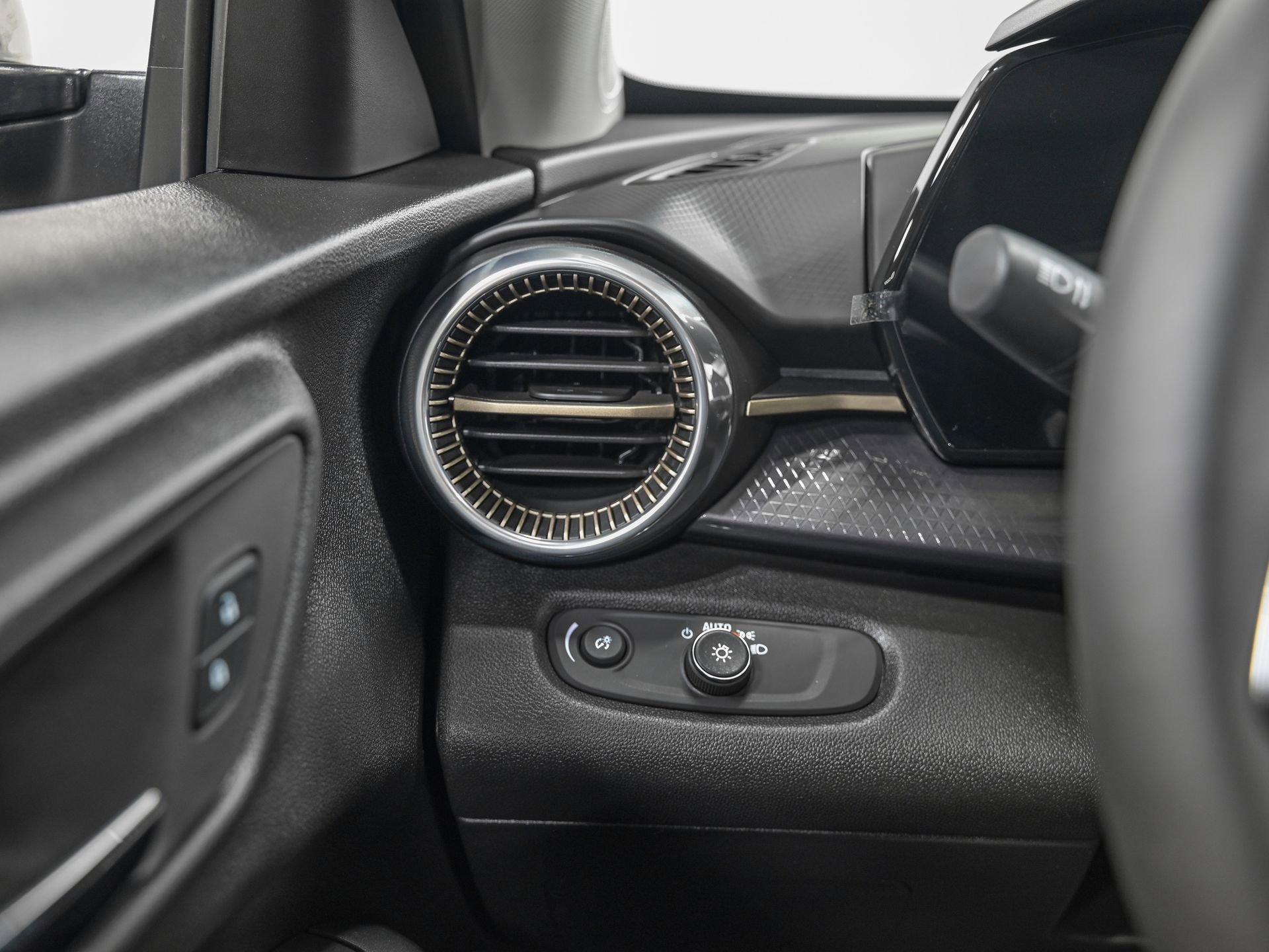 Used 2026 Chevrolet Trax ACTIV w/ Driver Confidence Package image 18