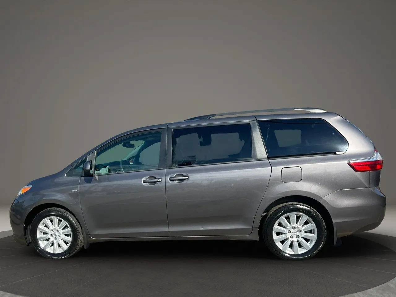 Used 2017 Toyota Sienna LE AWD/4WD image 8