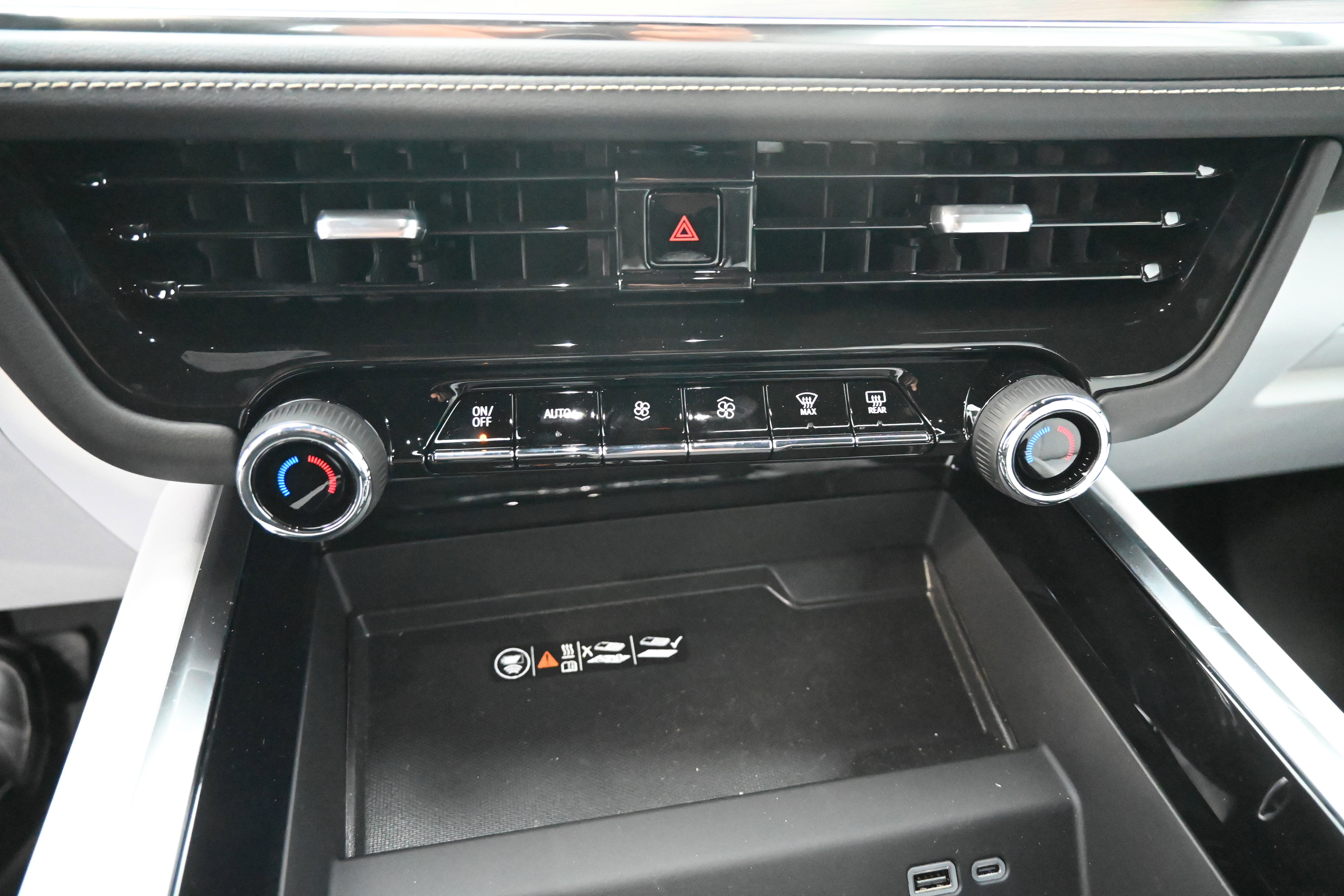 Used 2025 Chevrolet Tahoe Premier w/ Sun And Tow Package image 28