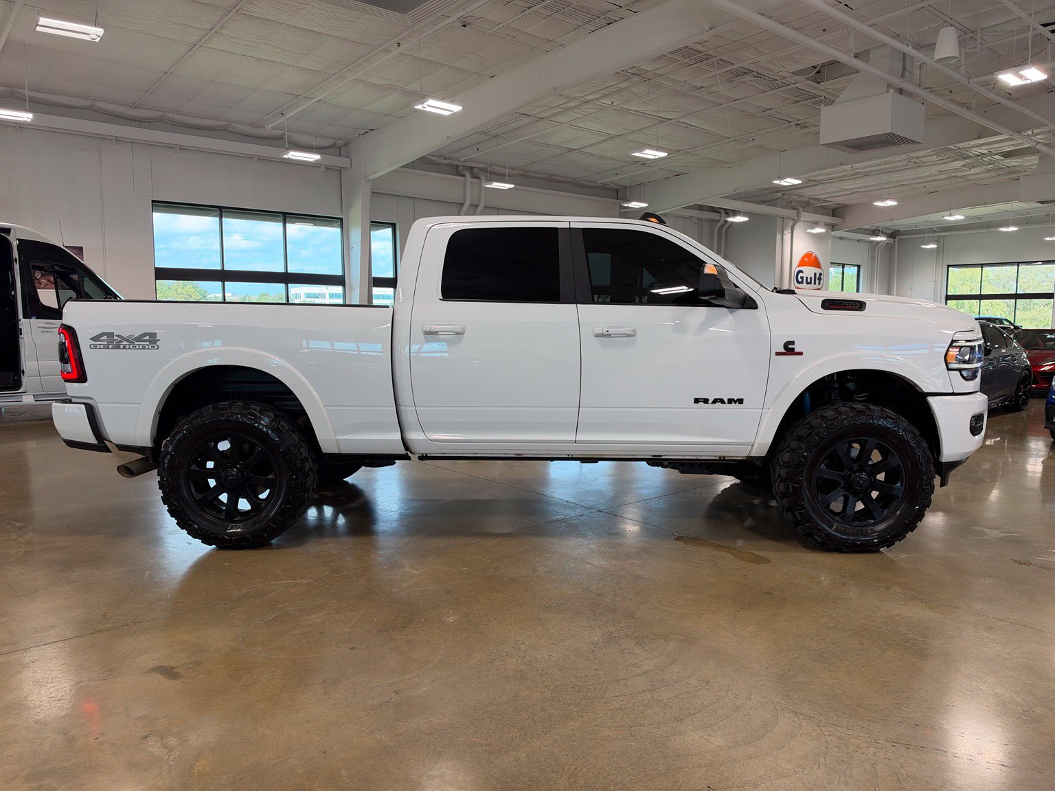 Used 2022 RAM 2500 Laramie w/ Night Edition AWD/4WD image 8