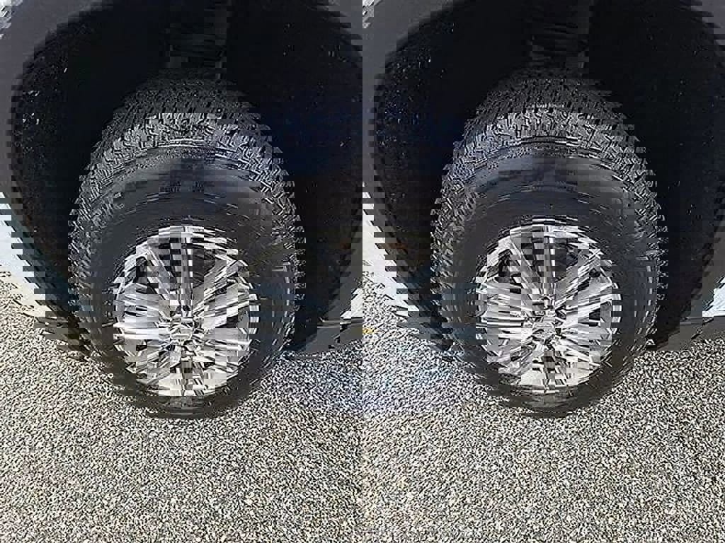 Used 2023 Chevrolet Traverse LT image 52