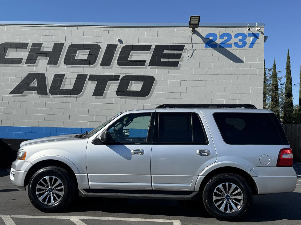 Used 2017 Ford Expedition XLT image 23