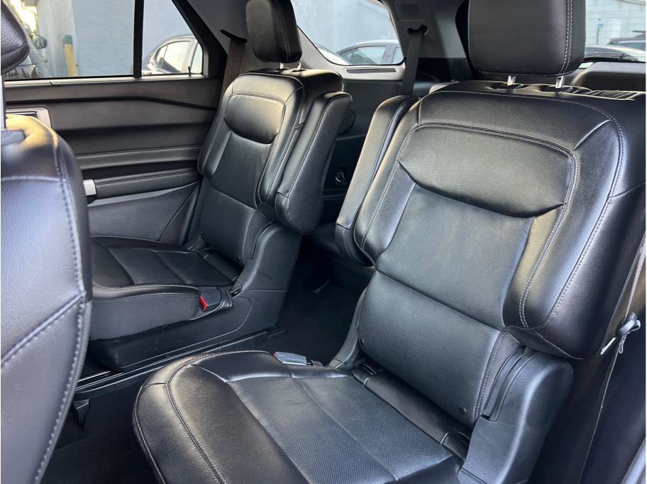 Used 2022 Ford Explorer Limited w/ Equipment Group 301A image 9