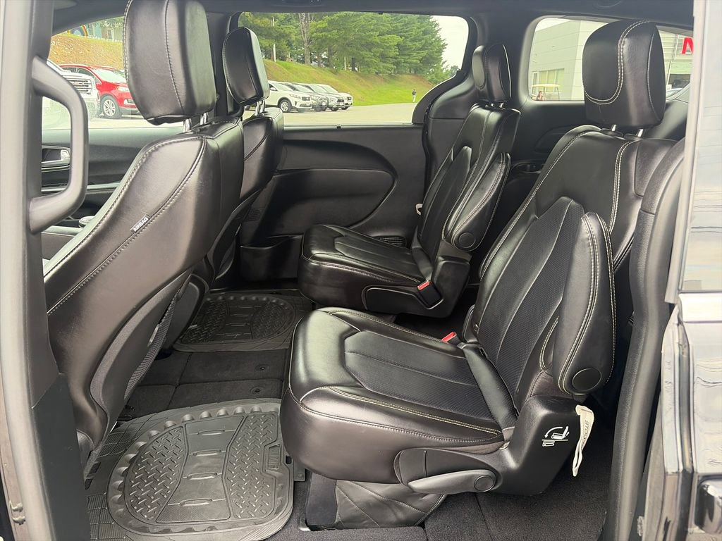 Used 2025 Chrysler Pacifica Select FWD image 24