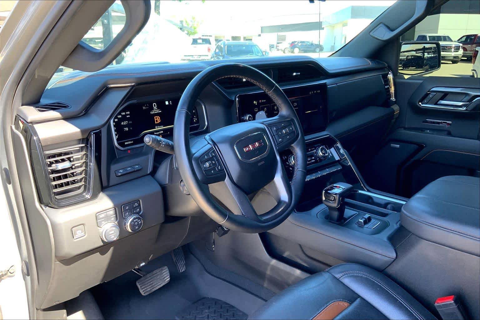 Used 2023 GMC Sierra 1500 AT4 w/ Technology Package AWD/4WD image 17