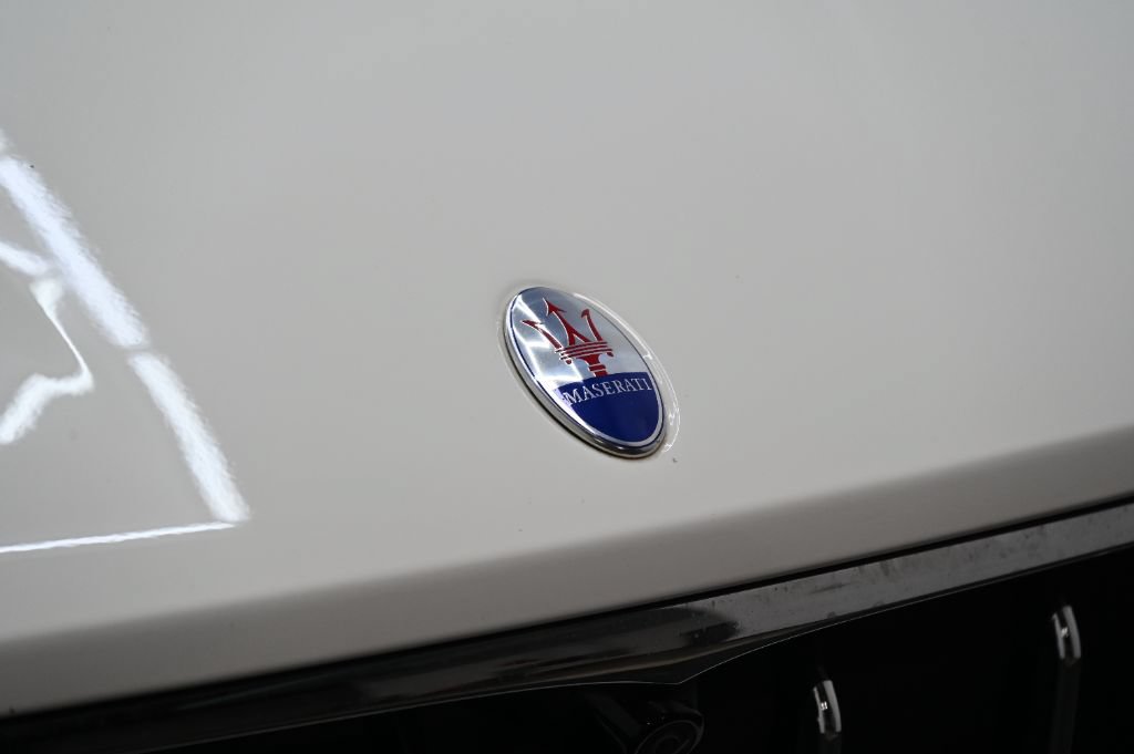 Used 2021 Maserati Levante AWD/4WD image 11