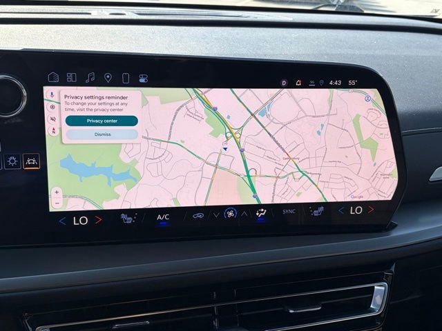 Used 2025 Chevrolet Traverse LT image 3