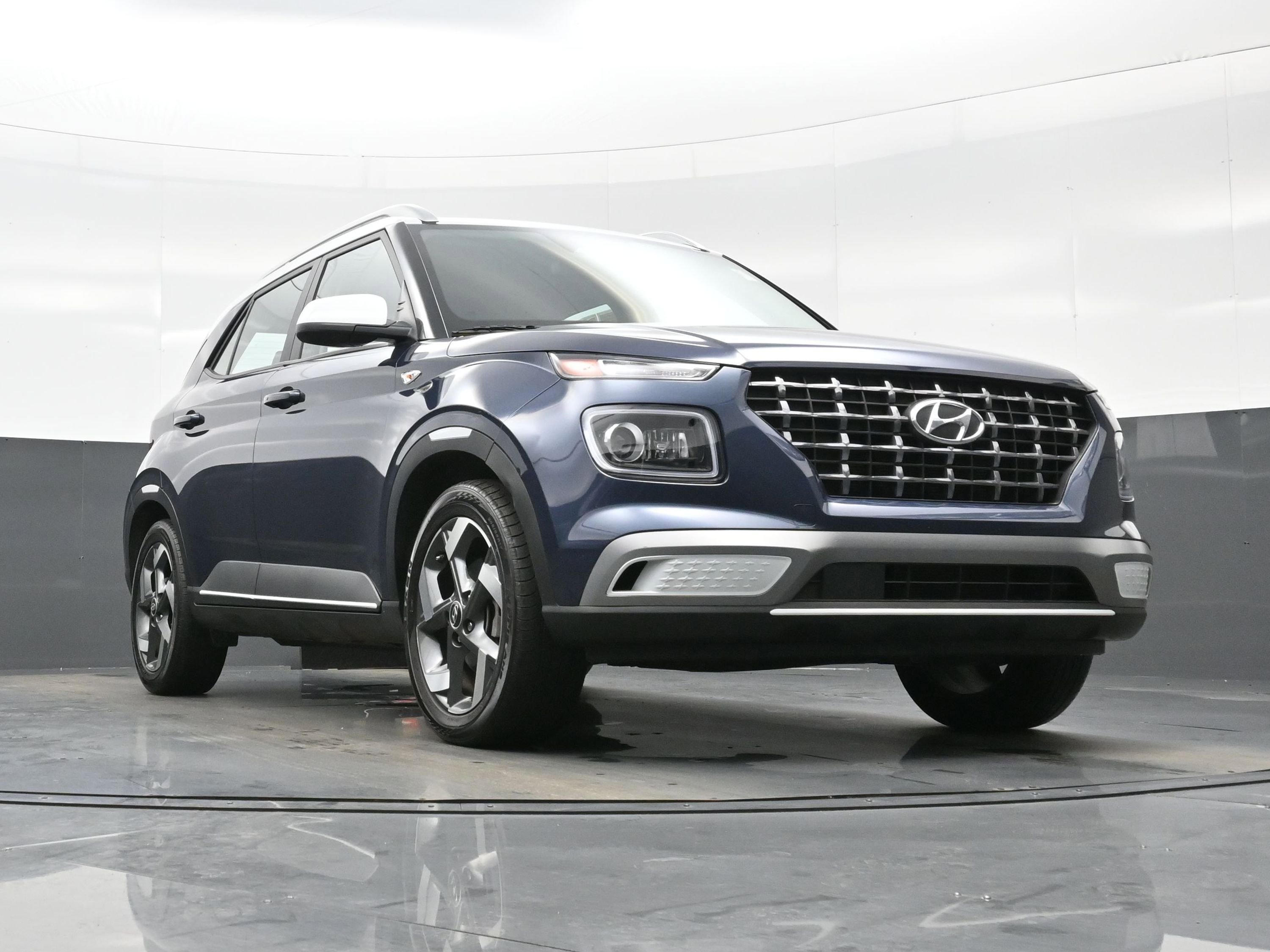Used 2023 Hyundai Venue Limited w/ Cargo Package FWD image 32