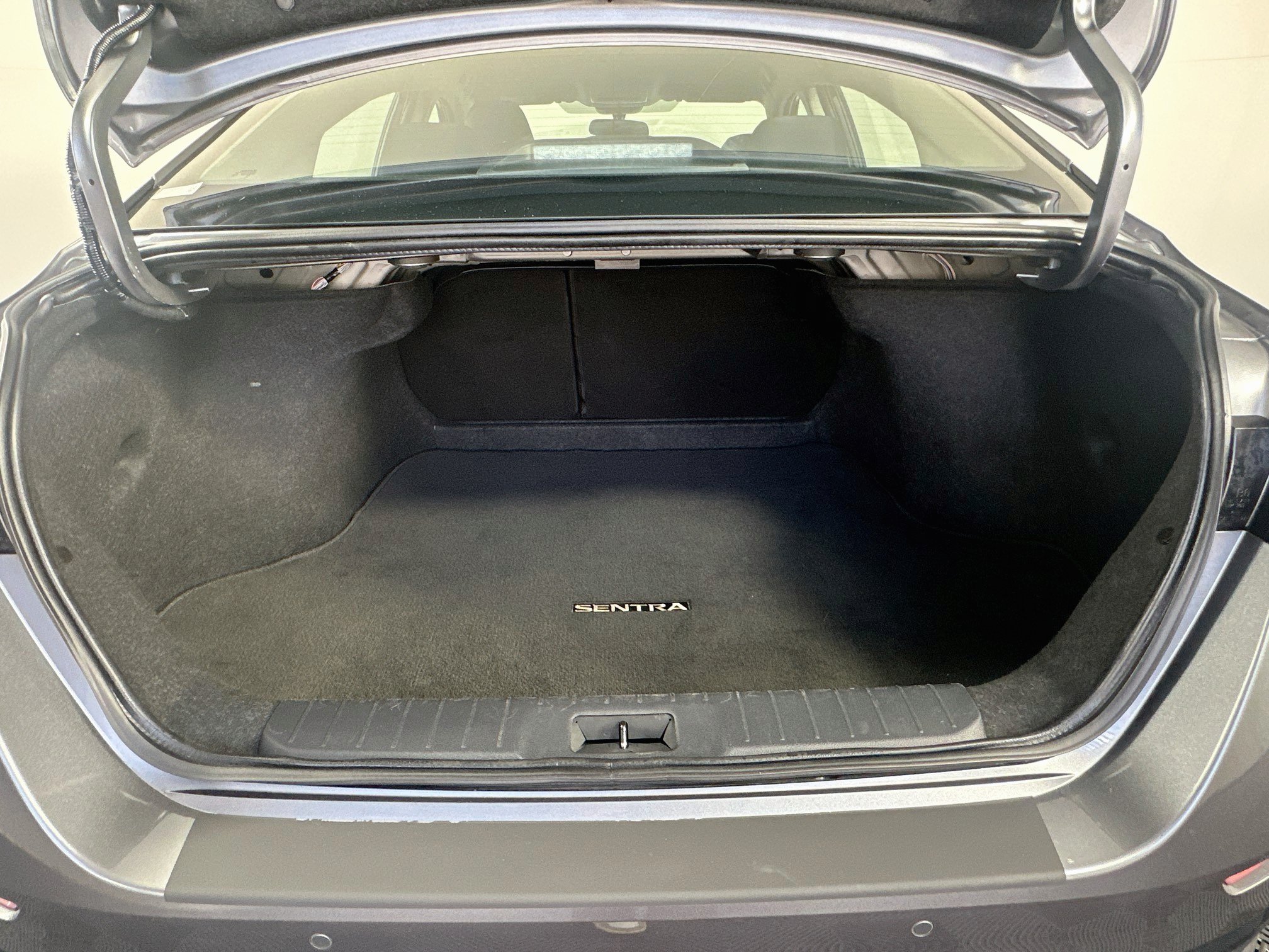 Used 2025 Nissan Sentra SR FWD image 26