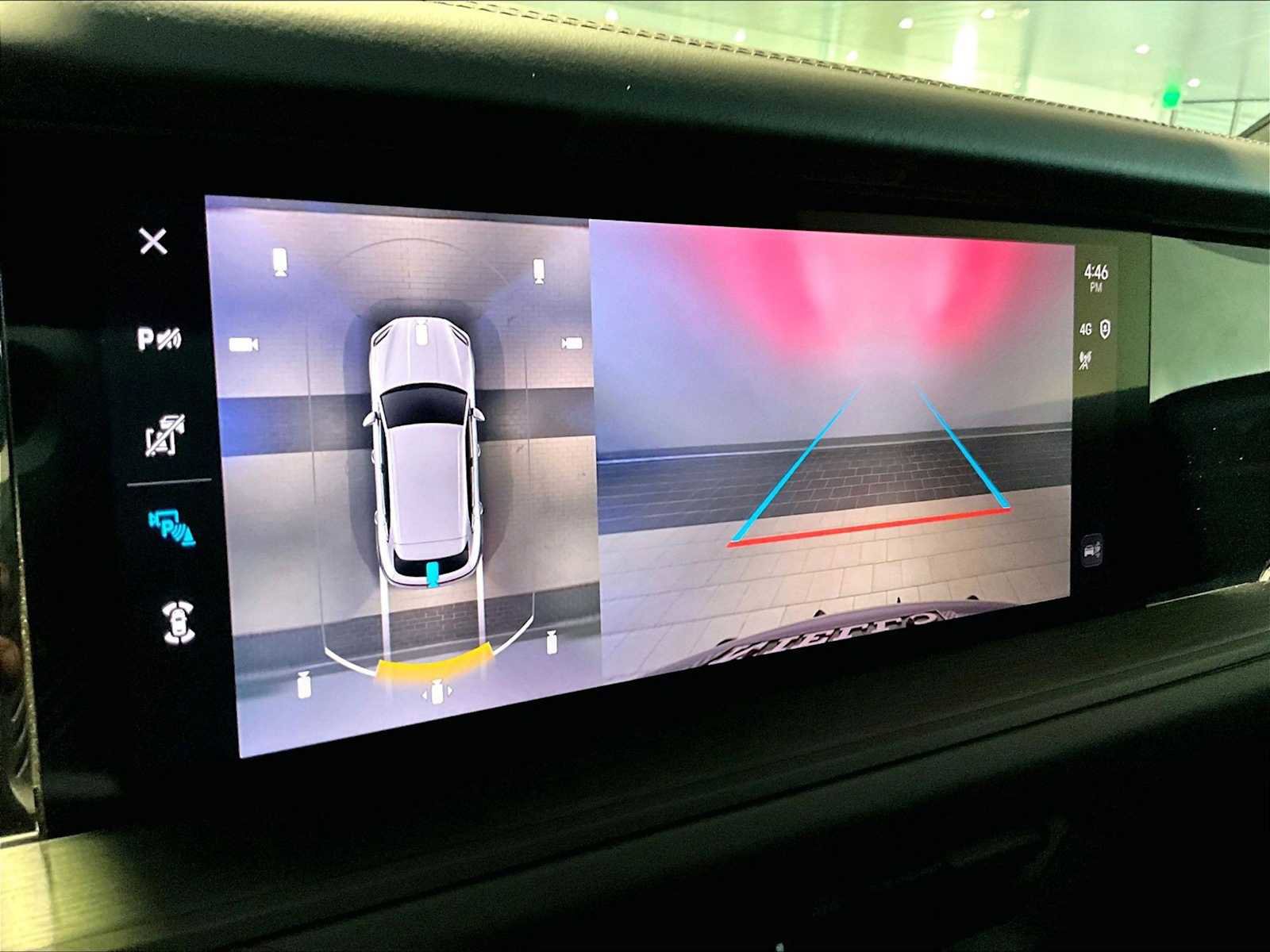 Used 2025 Porsche Cayenne GTS w/ Premium Package image 28