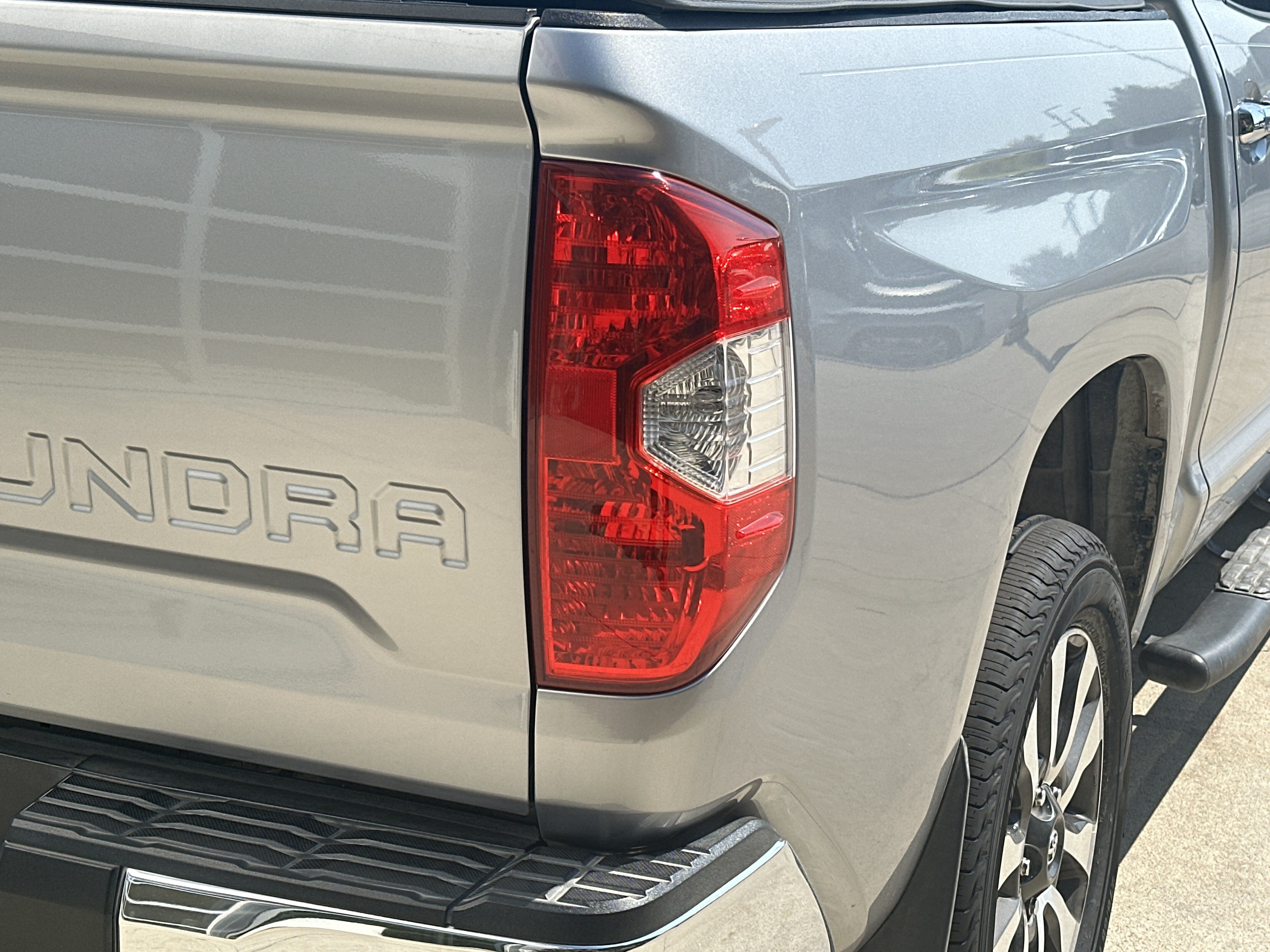 Used 2021 Toyota Tundra Limited AWD/4WD image 12