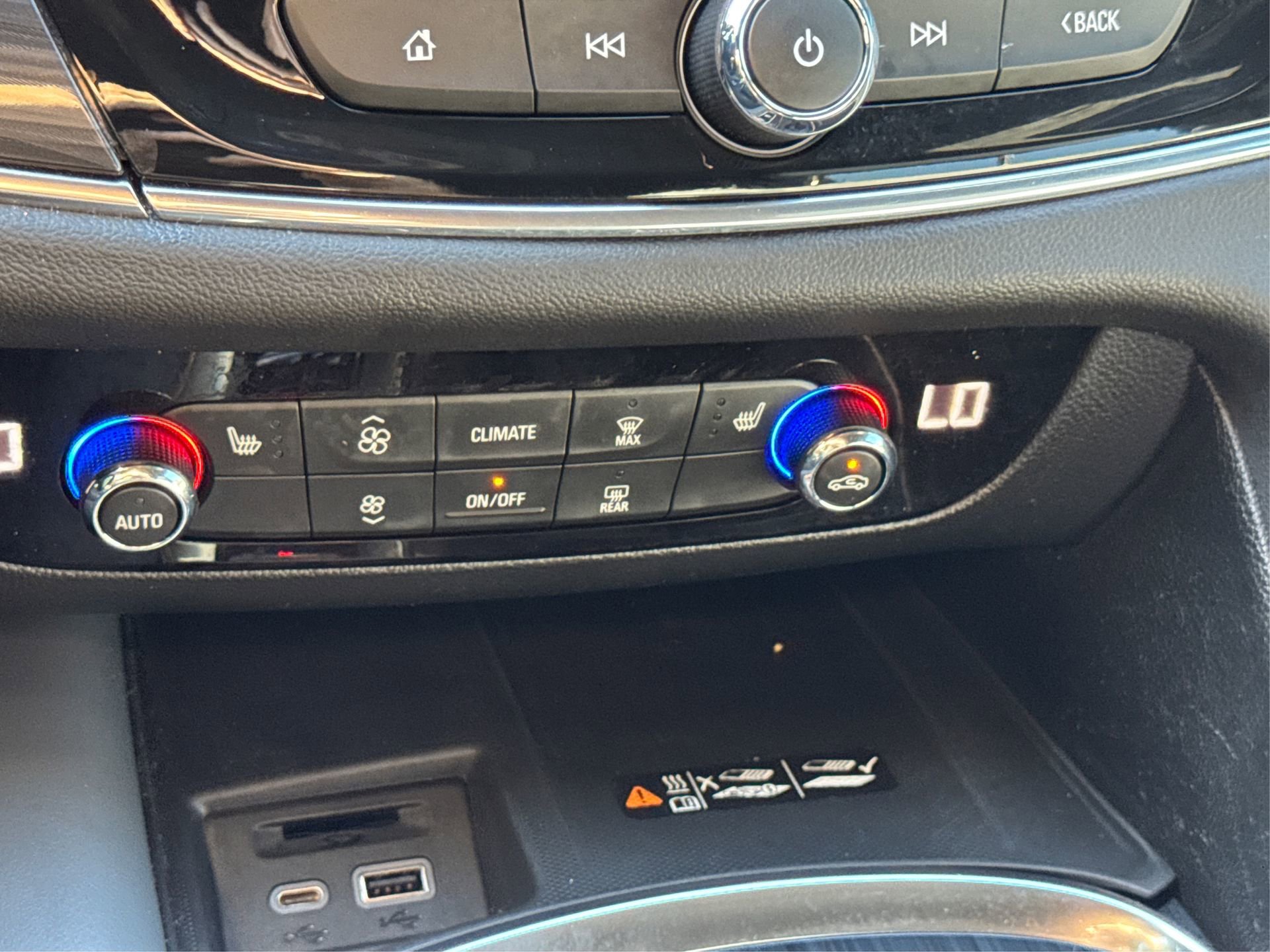 Certified 2024 Buick Enclave Essence image 31