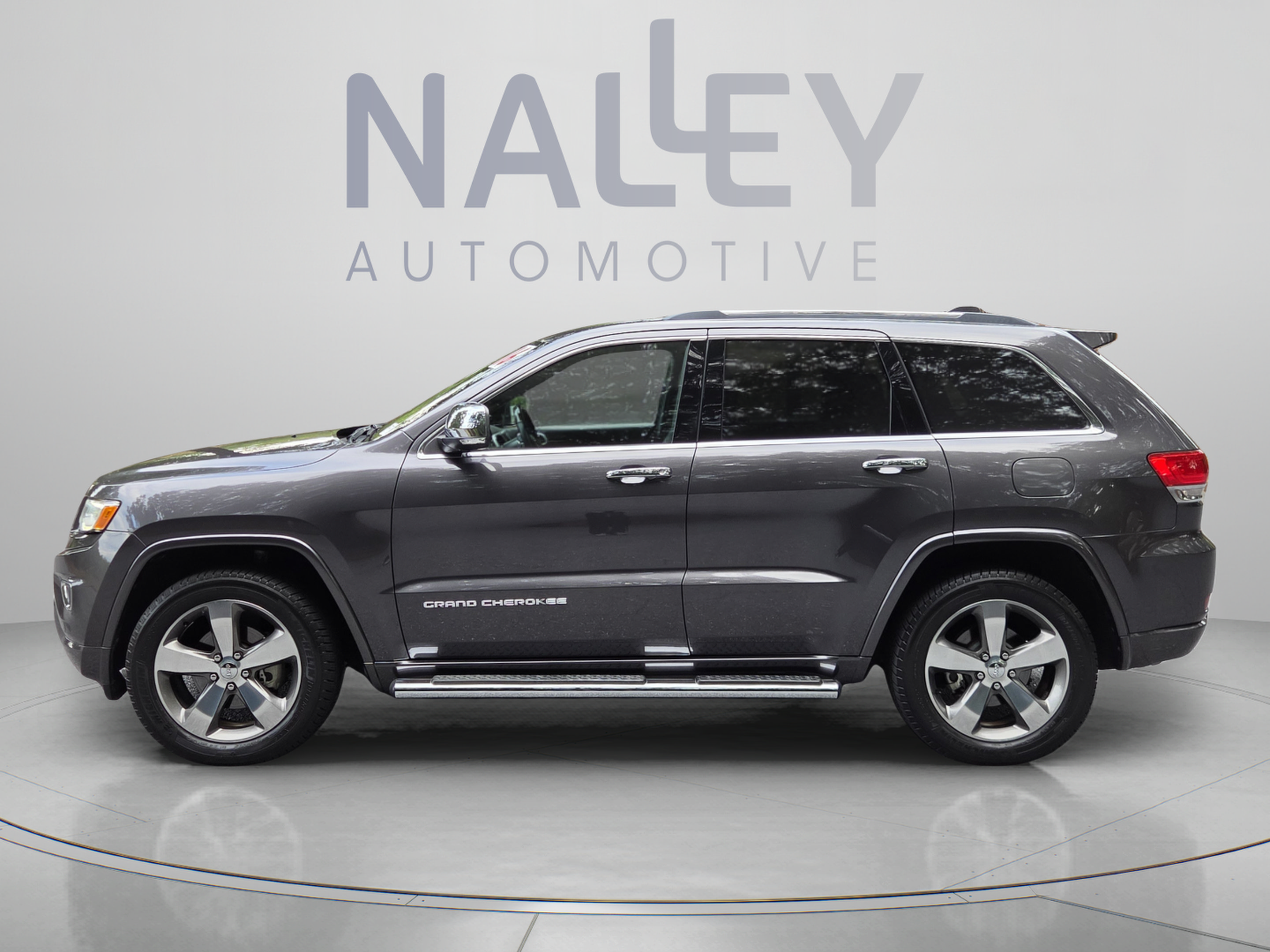 Used 2016 Jeep Grand Cherokee Overland w/ Advanced Technology Group AWD/4WD image 2