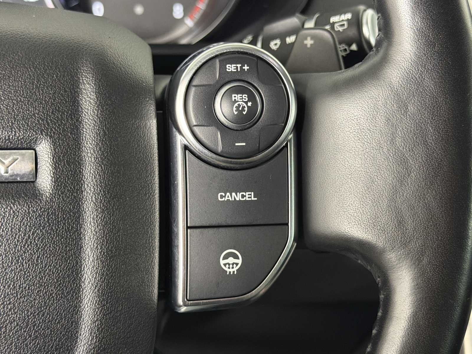 Used 2017 Land Rover Discovery HSE AWD/4WD image 26