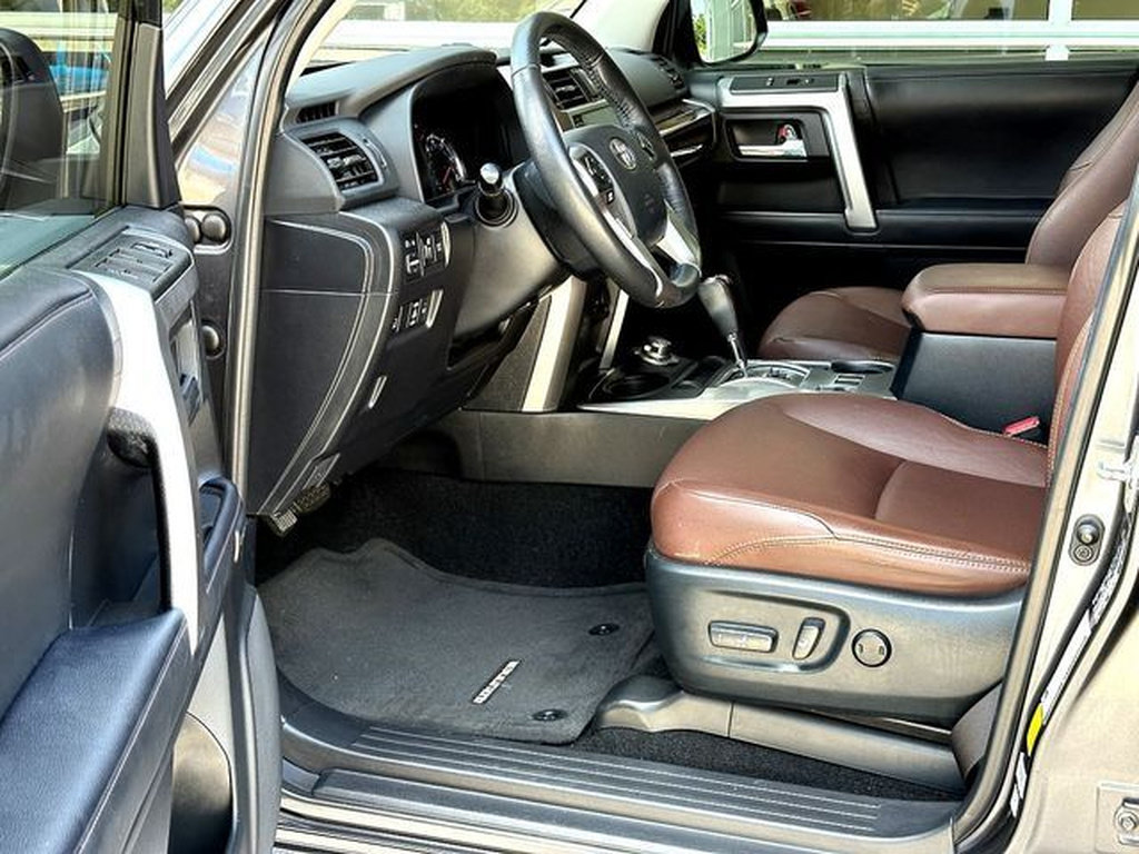 Used 2023 Toyota 4Runner Limited AWD/4WD image 10