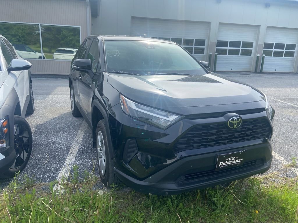 Used 2023 Toyota RAV4 LE AWD/4WD image 1