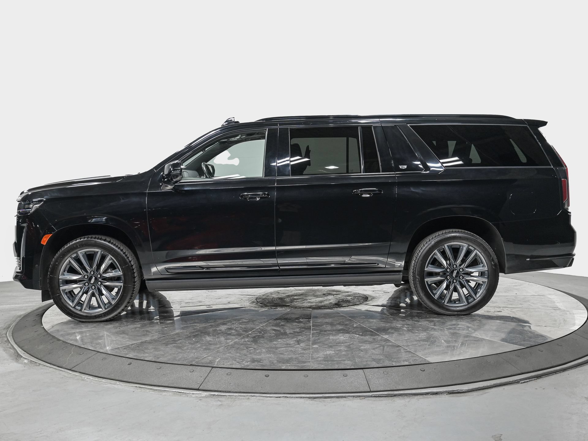 Used 2021 Cadillac Escalade ESV Sport w/ Driver Assist Tech Package AWD/4WD image 2