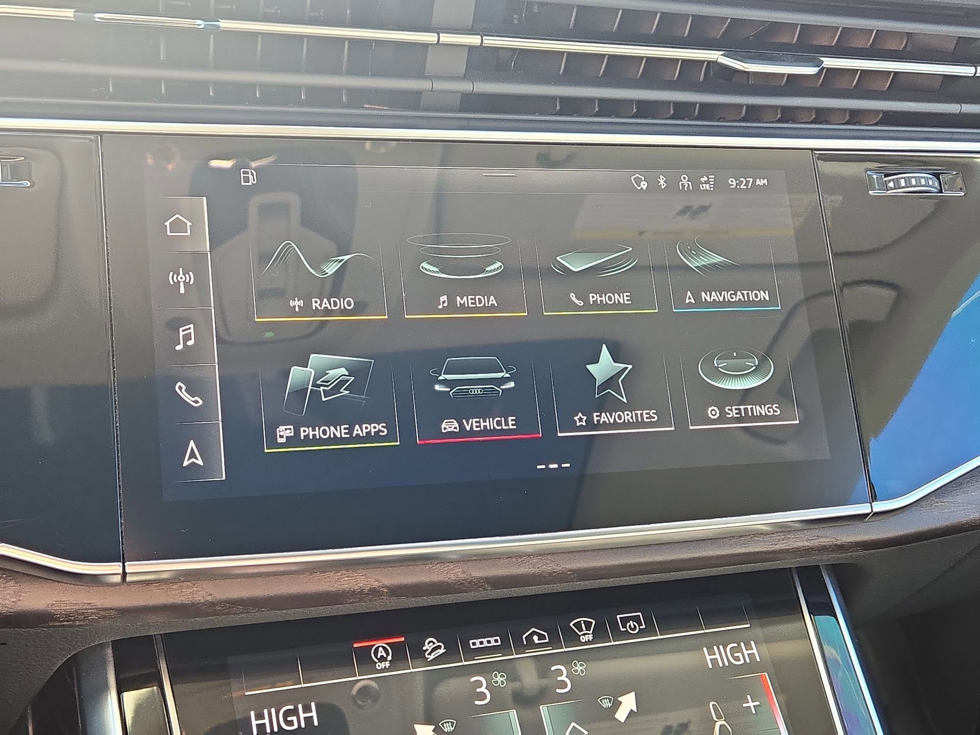 Used 2021 Audi Q8 Prestige w/ Prestige Package image 19