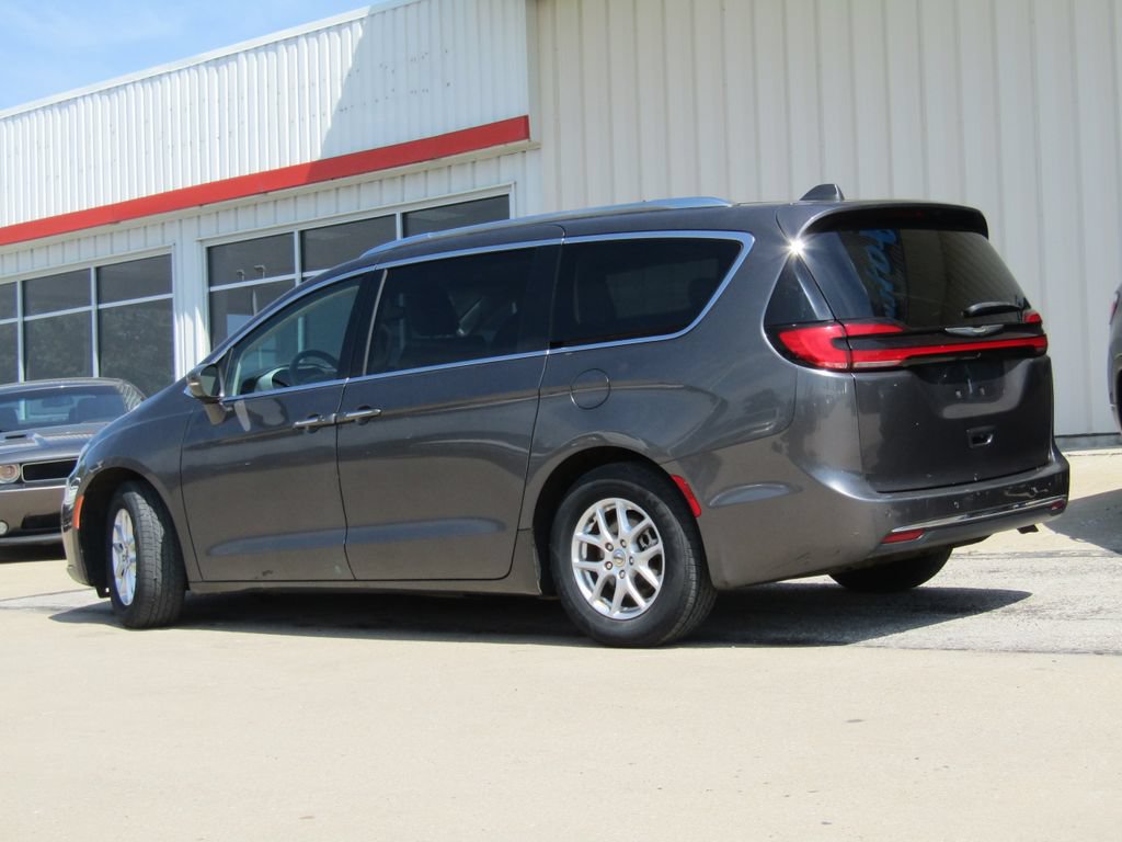 Used 2021 Chrysler Pacifica Touring-L FWD image 10