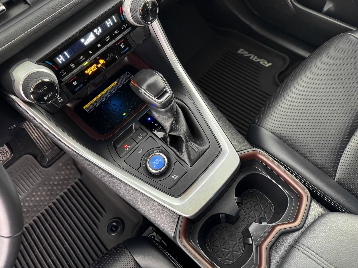 Used 2020 Toyota RAV4 Limited image 21