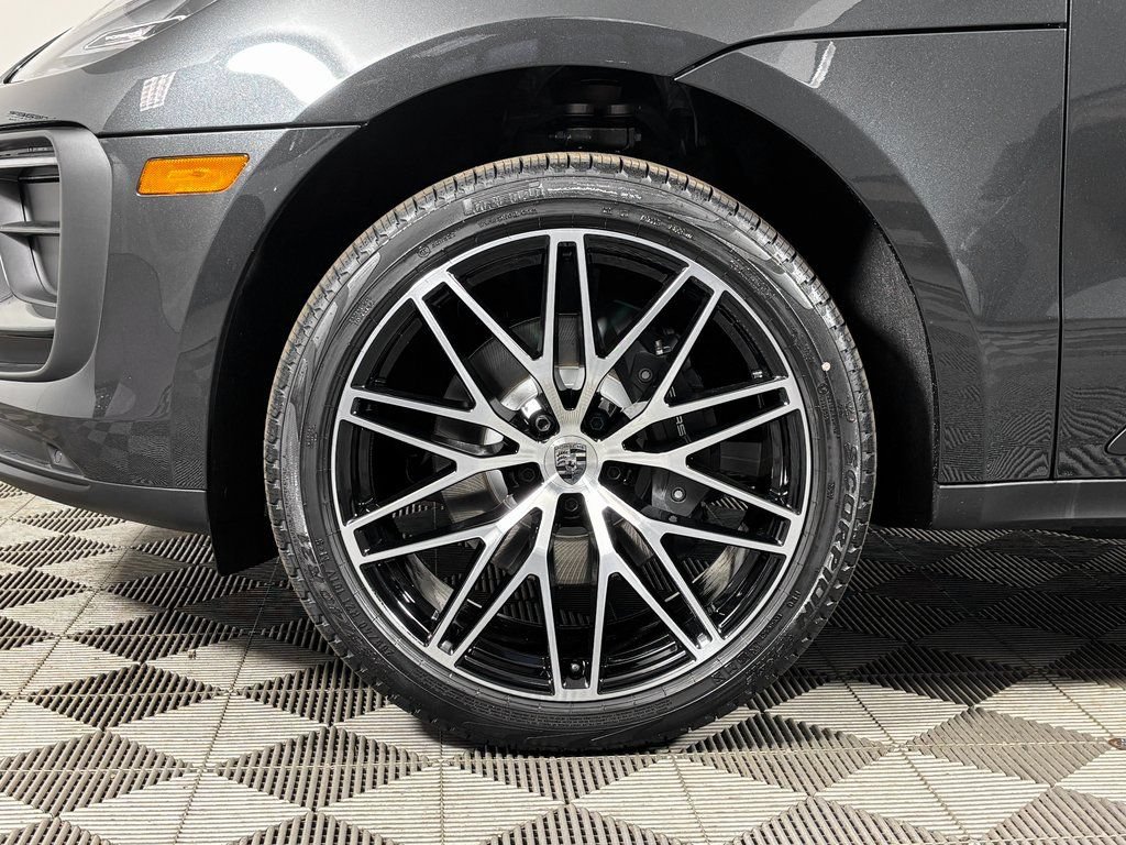 Certified 2026 Porsche Macan AWD/4WD image 40