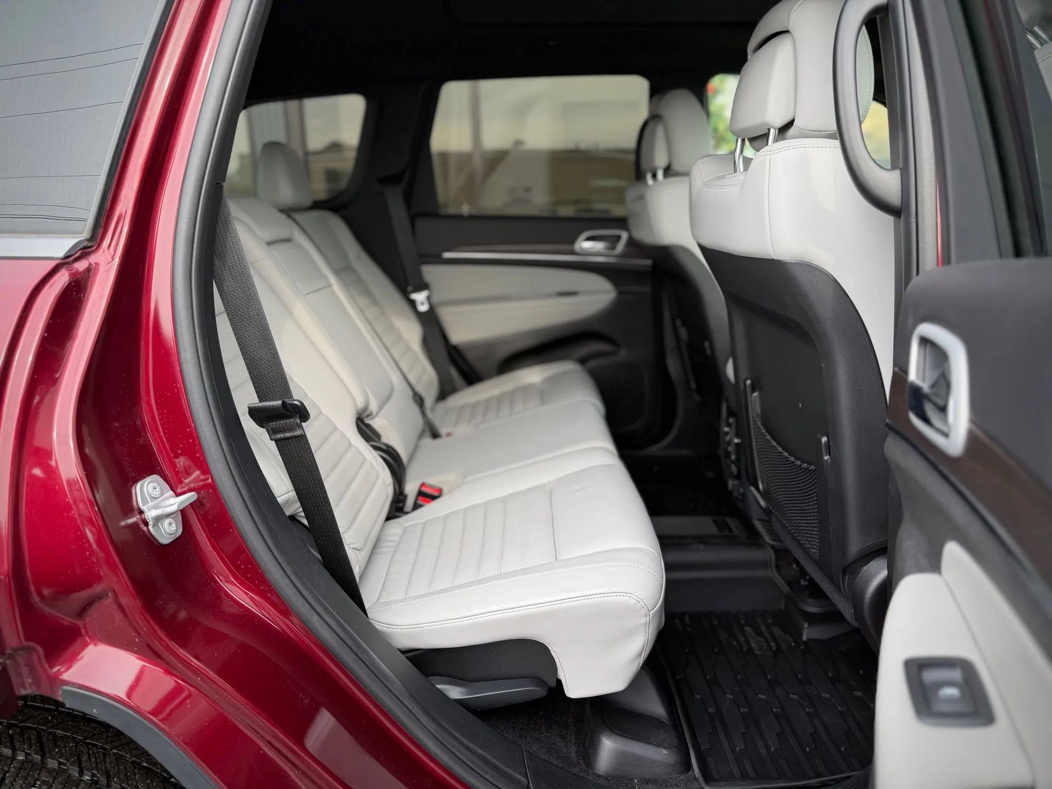 Used 2018 Jeep Grand Cherokee Limited image 24