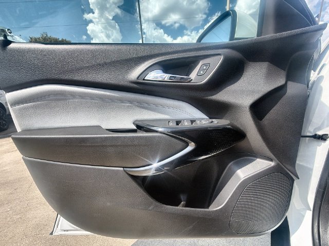 Used 2025 Chevrolet Trax LT FWD image 20