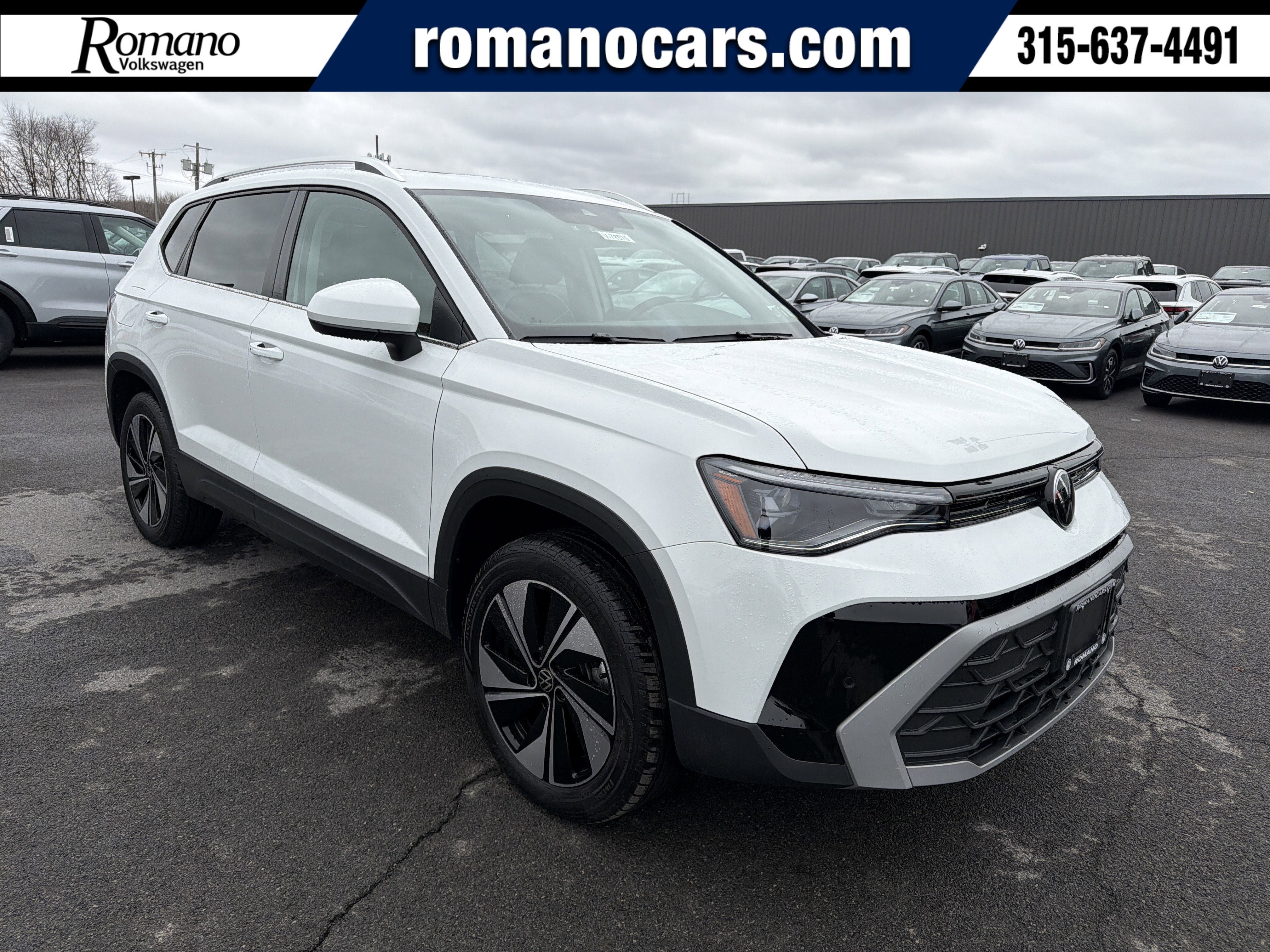 Used 2025 Volkswagen Taos SE w/ Panoramic Sunroof Package