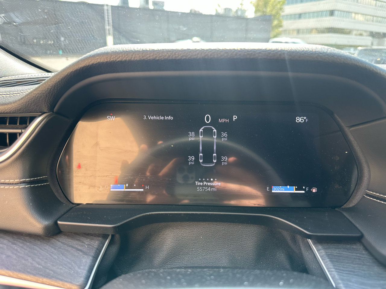 Used 2024 Jeep Grand Cherokee L Limited w/ Luxury Tech Group II image 15