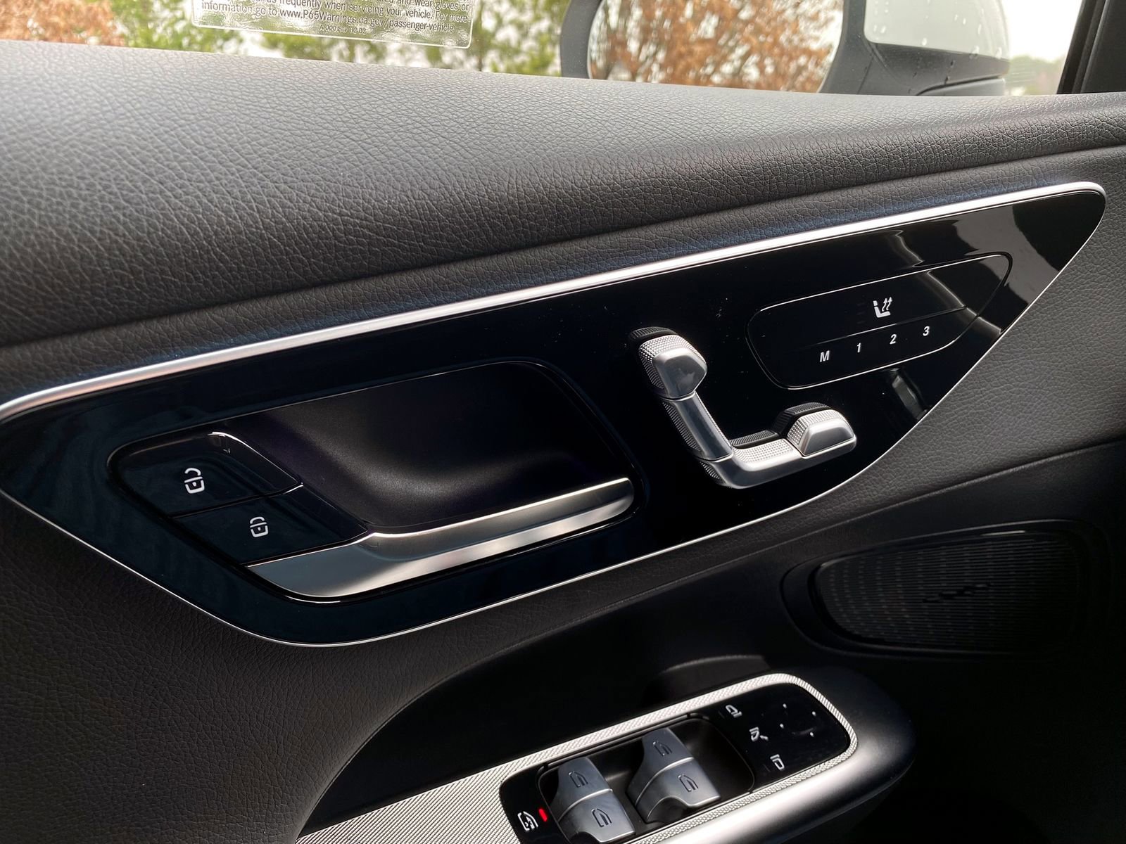 Used 2025 Mercedes-Benz GLC 300 image 27