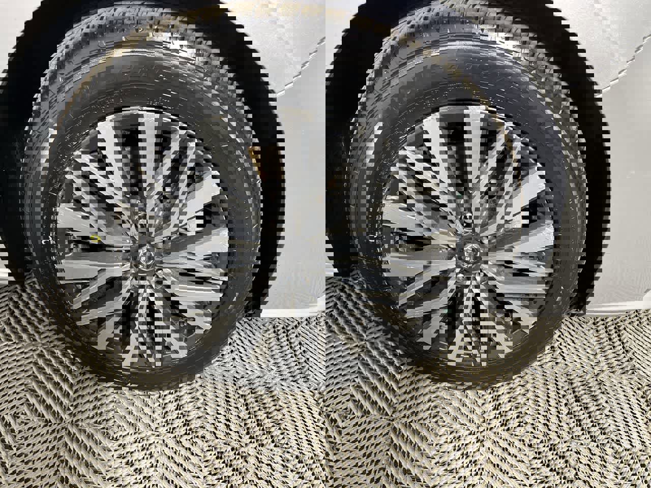 Used 2024 Nissan Altima 2.5 SV image 10