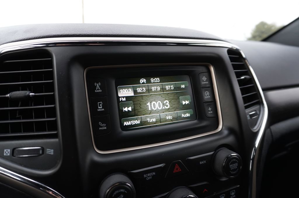 Used 2017 Jeep Grand Cherokee Laredo w/ Quick Order Package 23E image 16