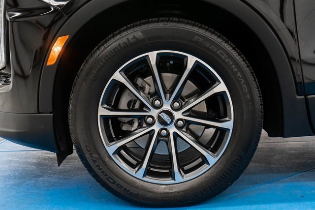 Used 2024 Cadillac XT4 Premium Luxury image 2