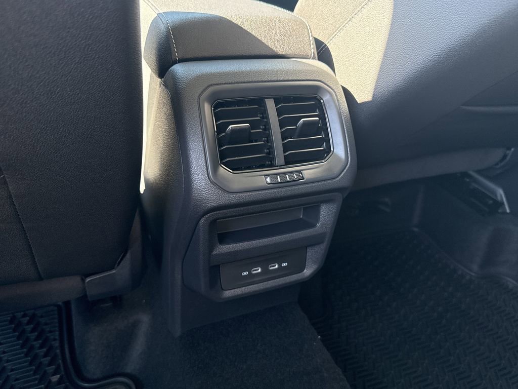 New 2026 Volkswagen Taos SE image 25