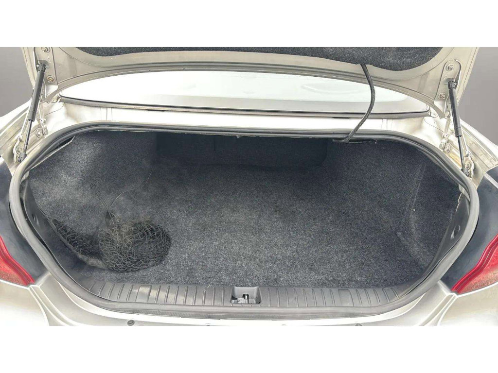 Used 2006 Pontiac Grand Prix w/ Sun And Sound Package image 9