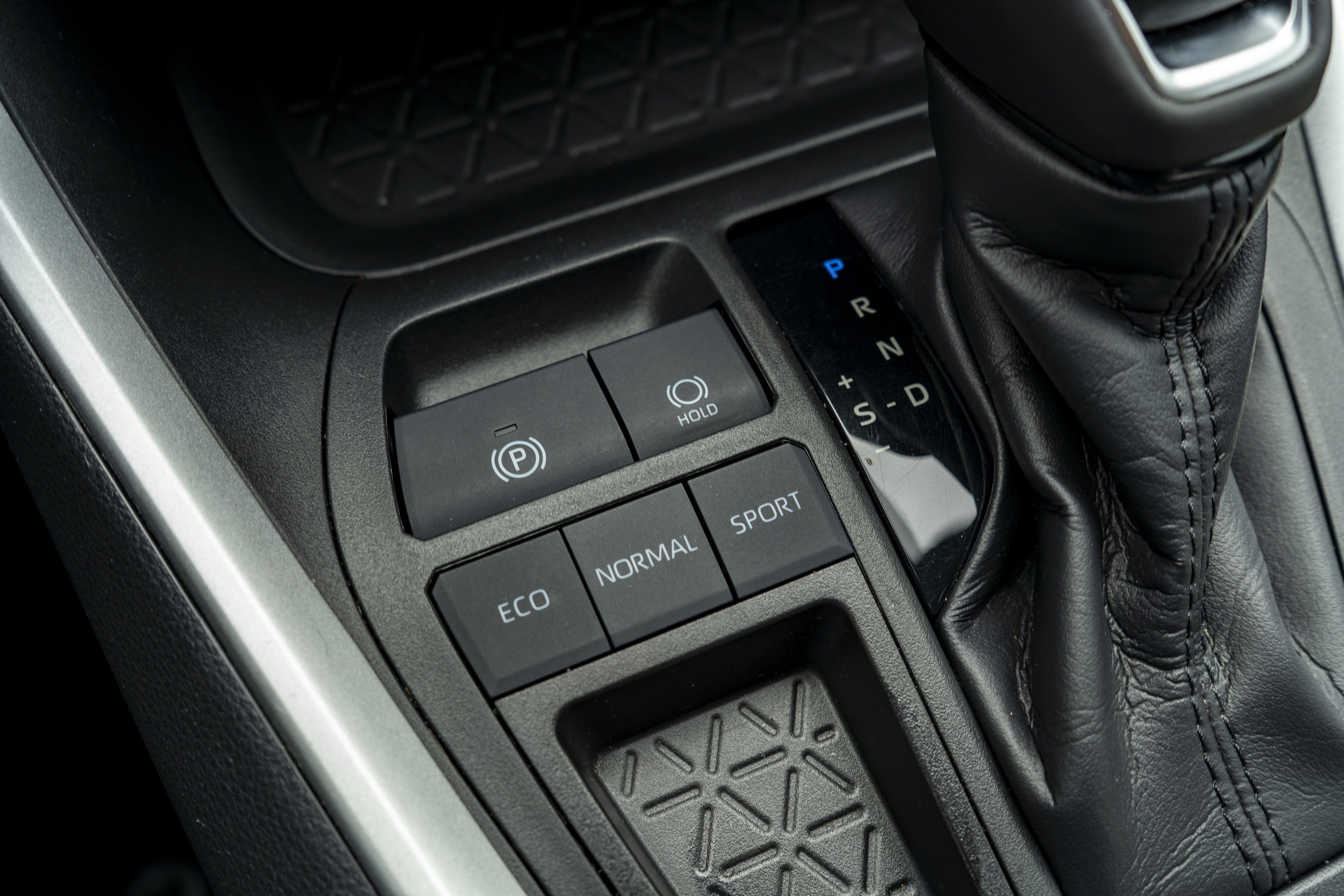 Used 2020 Toyota RAV4 XLE Premium image 28