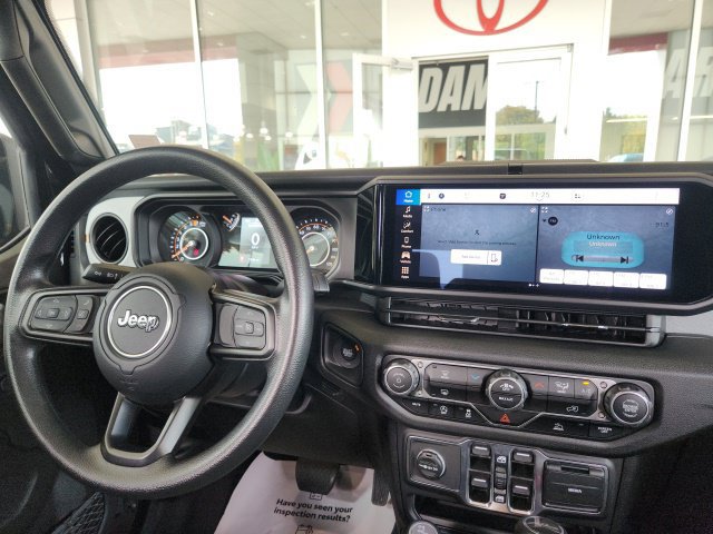 Used 2025 Jeep Gladiator Sport AWD/4WD image 24