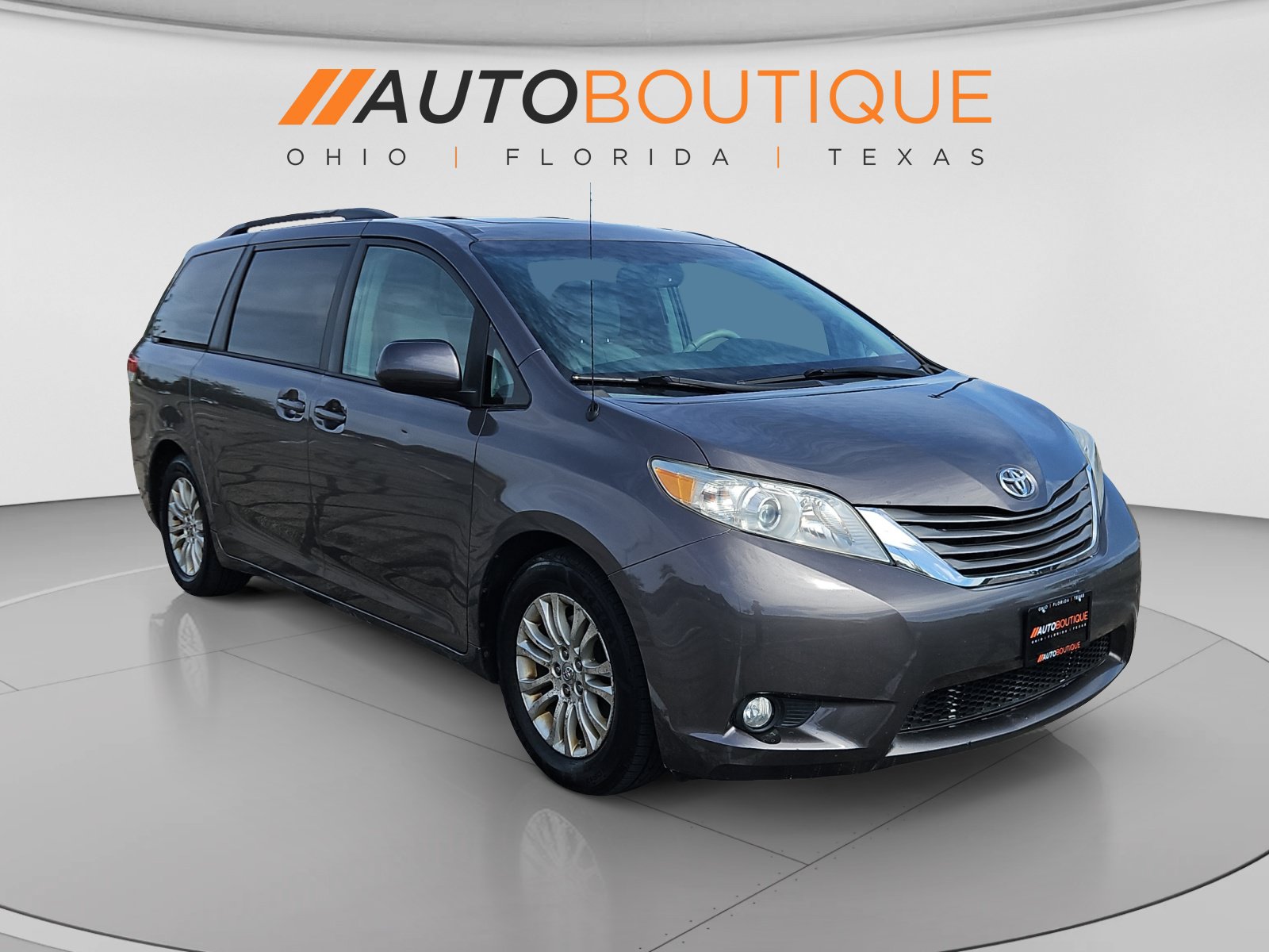Used 2013 Toyota Sienna XLE FWD image 7