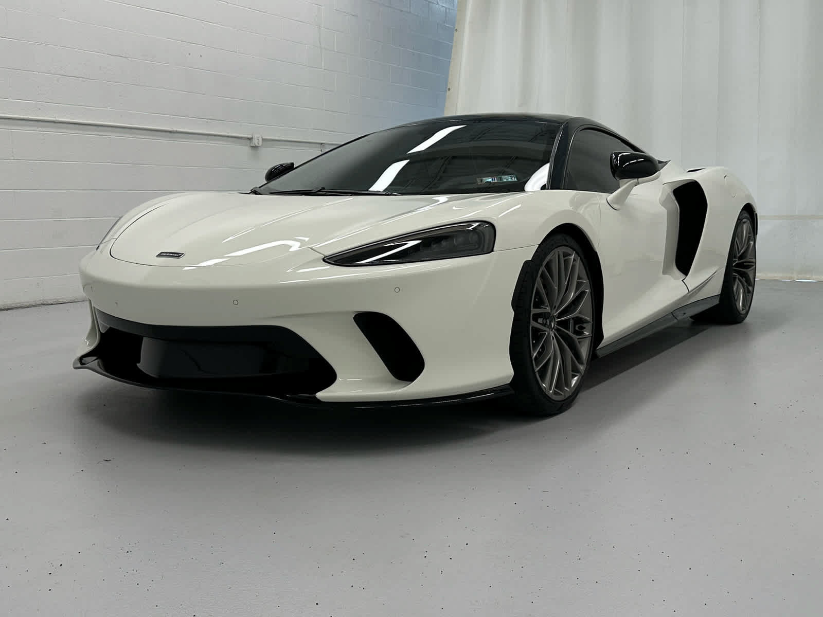 Used 2021 McLaren GT RWD image 4