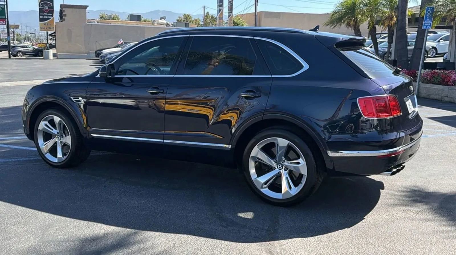 Used 2019 Bentley Bentayga AWD/4WD image 4