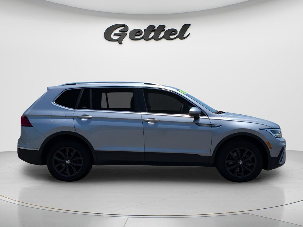 Used 2024 Volkswagen Tiguan SE AWD/4WD image 4