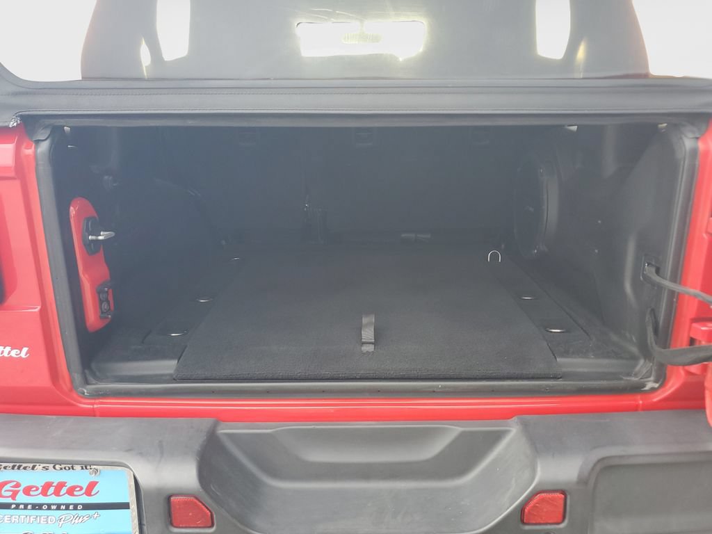Used 2018 Jeep Wrangler Unlimited Sahara AWD/4WD image 9