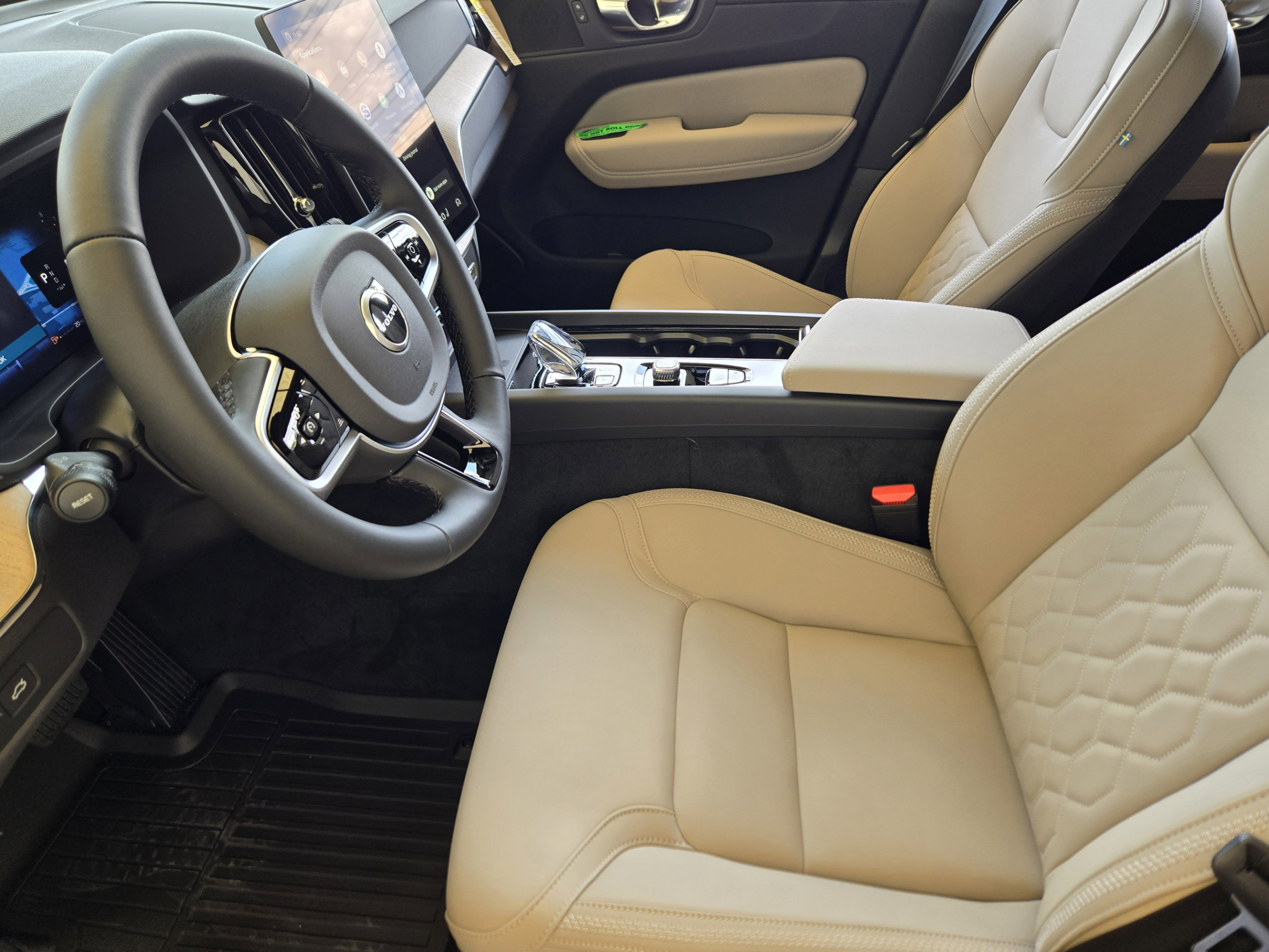 New 2026 Volvo XC60 B5 Plus w/ Protection Package Premier AWD/4WD image 10
